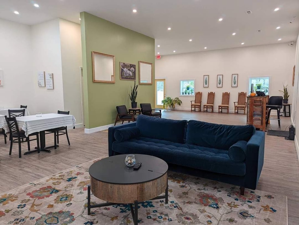 The Honey Bee Motel — hotel in Dunlap
