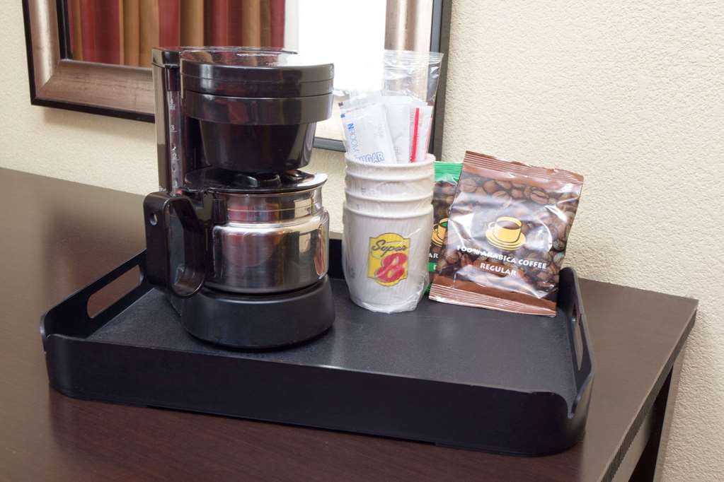 Super 8 by Wyndham Chicago Northlake O'Hare South - photo 10