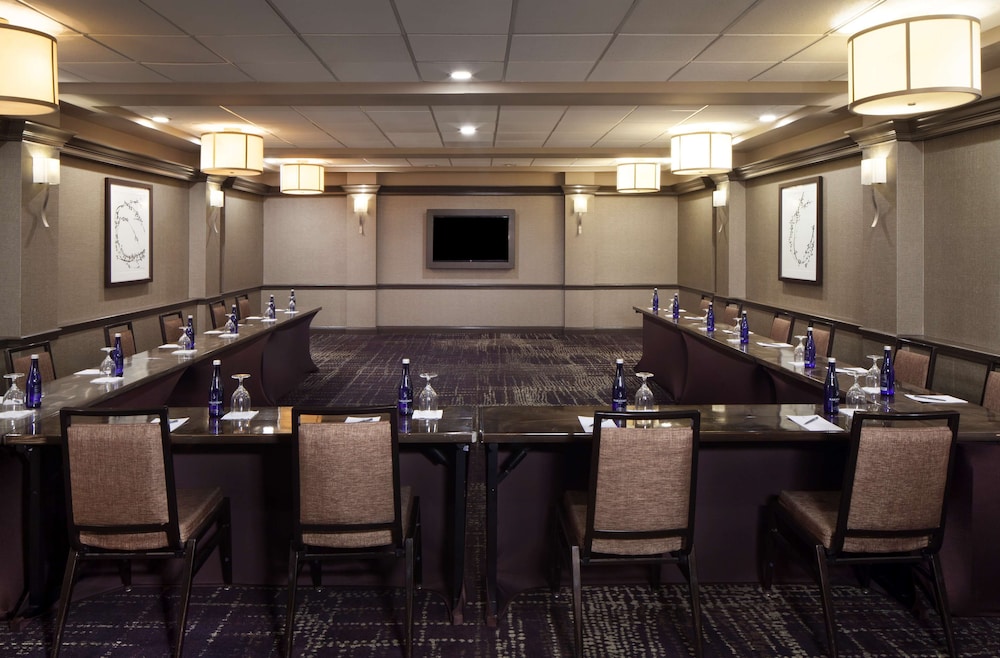 Embassy Suites by Hilton Philadelphia Airport - photo 53