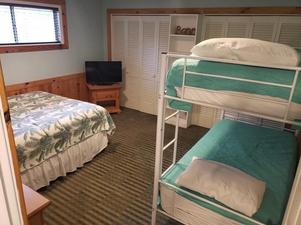 Pelican Bay Resort - photo 6