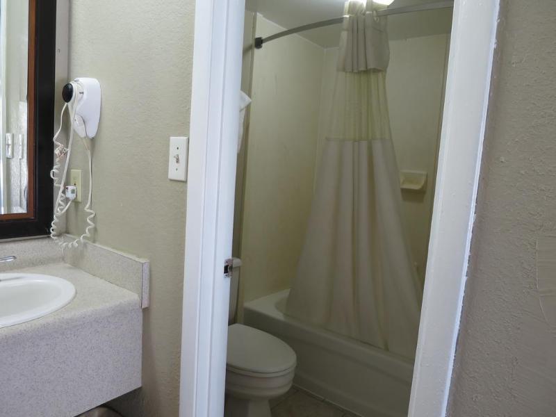 Red Roof Inn Panama City Beach - photo 18
