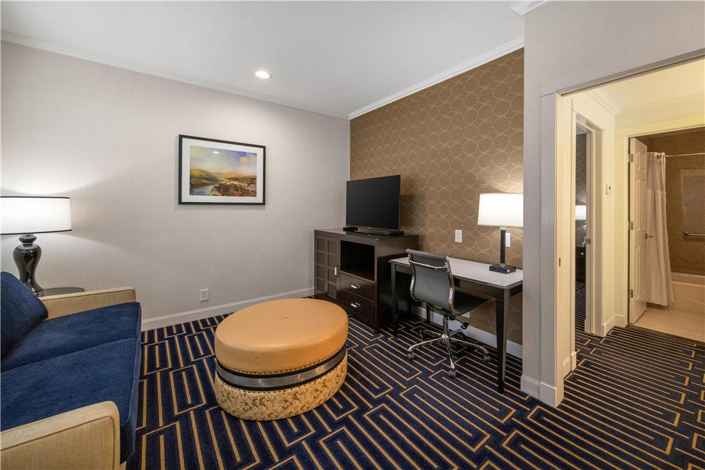 Best Western Plus Palm Court Hotel - photo 25