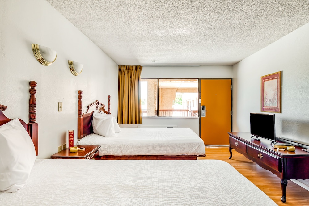 OYO Hotel Groesbeck - photo 11