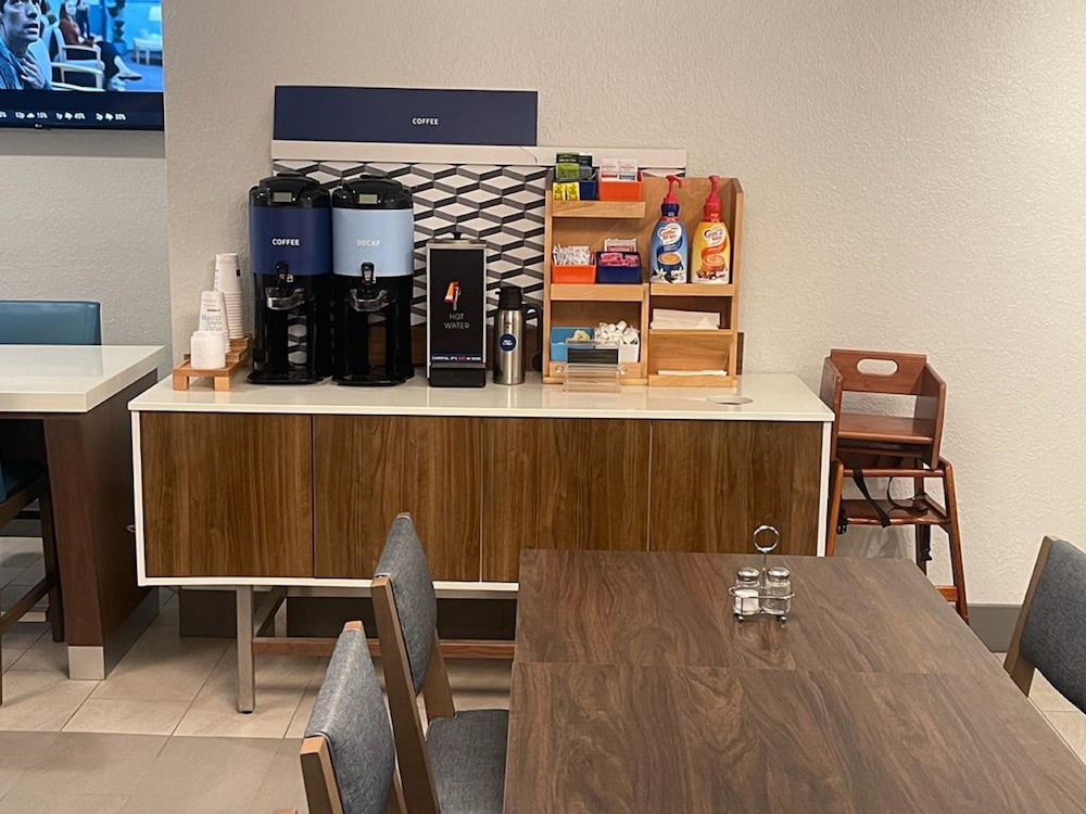 Holiday Inn Express & Suites Ft. Lauderdale N Exec Airport by IHG - photo 56