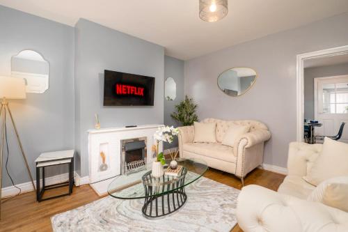 Modern Spacious Home Parking Sleeps 6 minutes from the A1 & the Races — 4-Star Luxury Hotel in Doncaster, United Kingdom