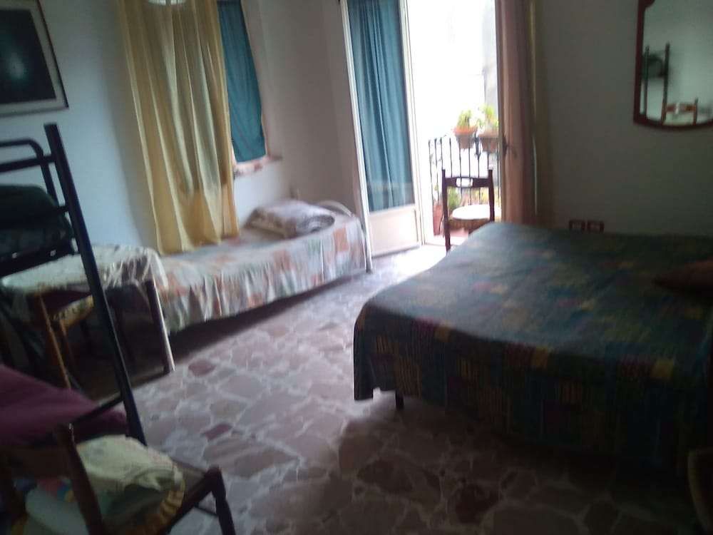 Large Room For five people in Taormina, Italy