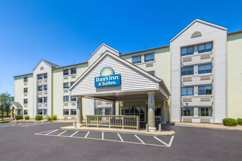 Days Inn & Suites by Wyndham Kansas City South - photo 3
