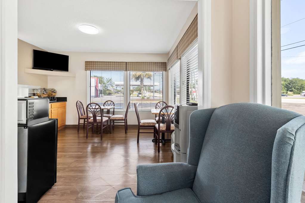 Econo Lodge St. George - photo 32