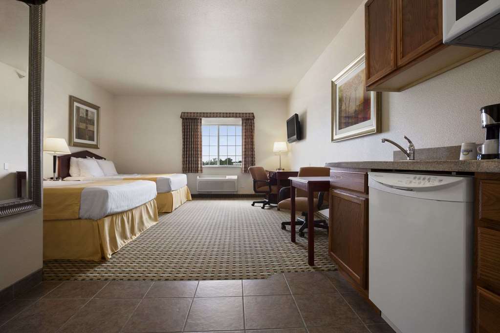 Days Inn & Suites by Wyndham Columbus NE - photo 5