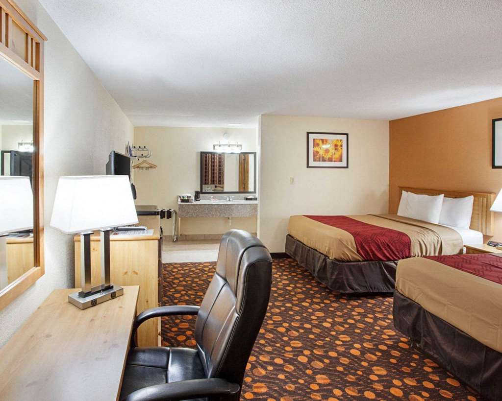 Econo Lodge Phillipsburg - photo 9