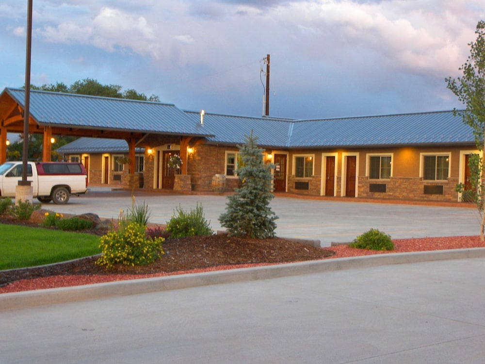Backcountry Inn — Norwood
