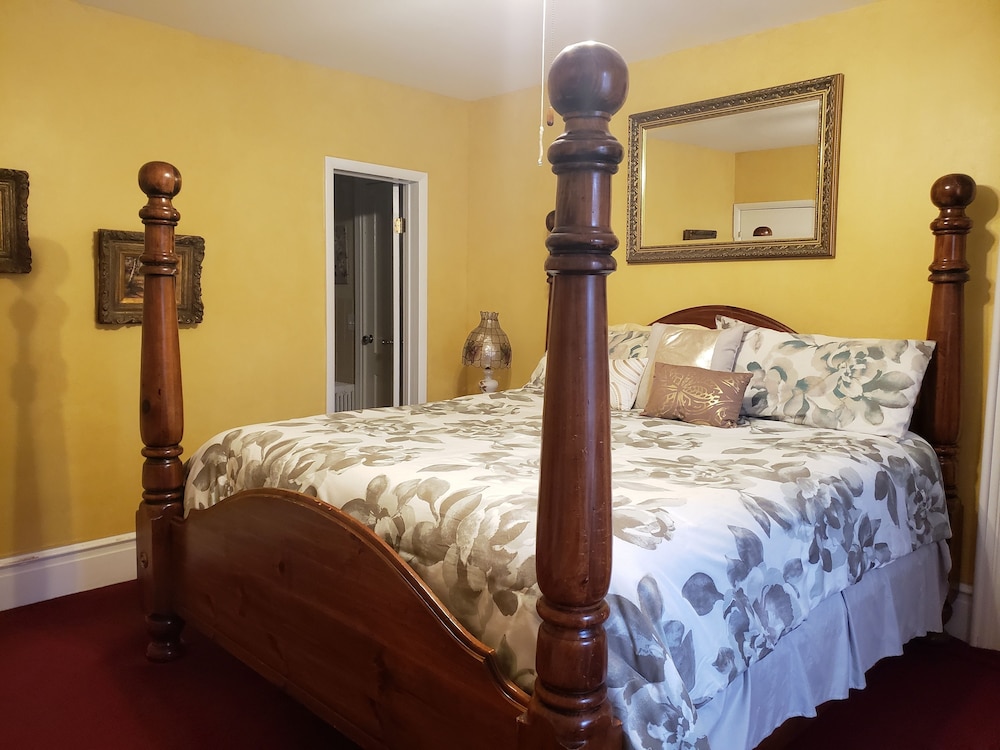 The Colonial Motel - photo 6