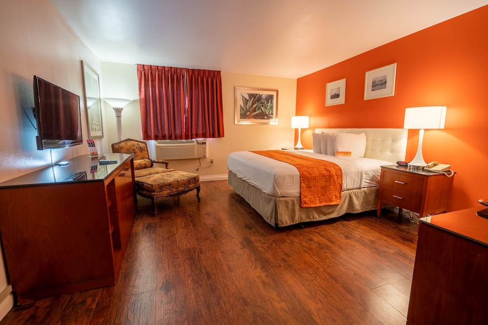 Howard Johnson by Wyndham Buena Park - photo 8