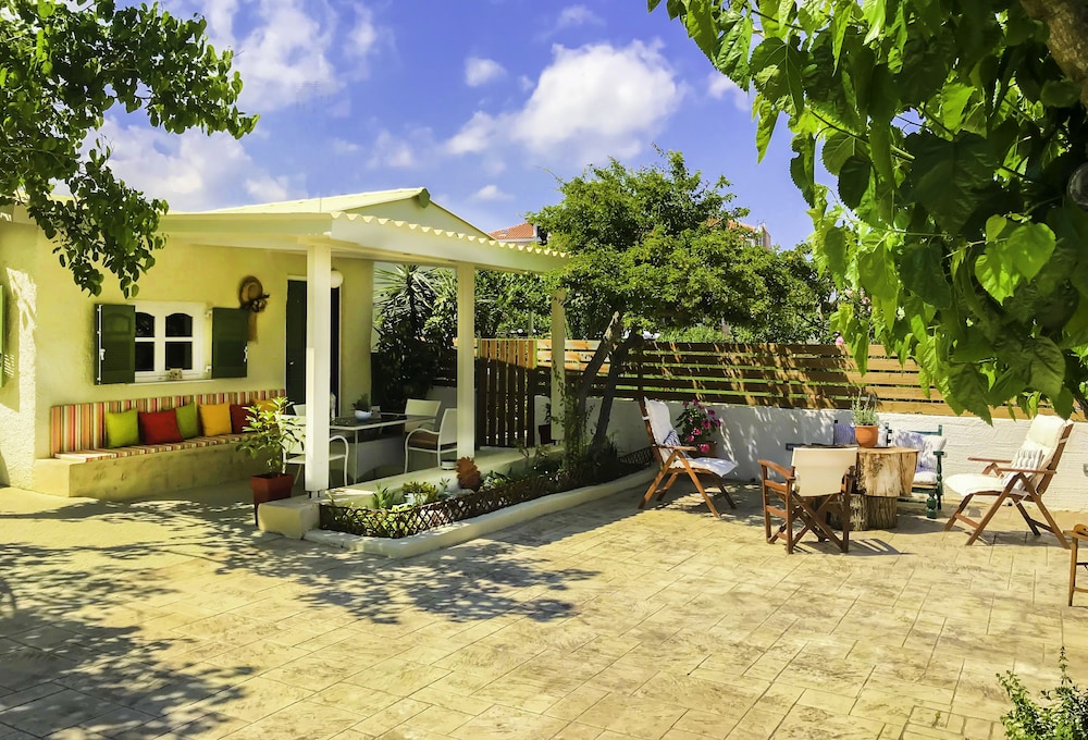 Pretty Spiti Holiday Home — 4-Star Luxury Hotel in Zakynthos, Greece