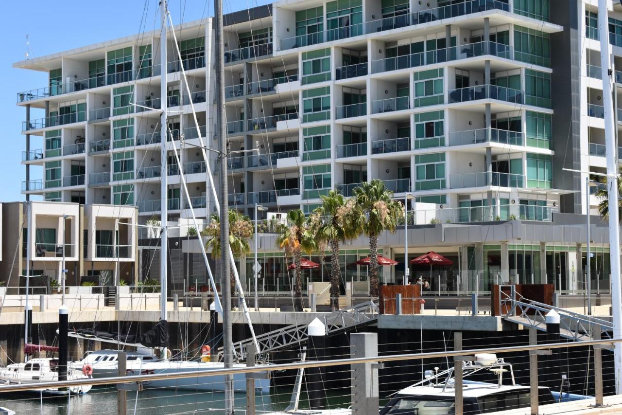 Breakwater Apartment — 4-Star Luxury Hotel in Port Adelaide, Australia