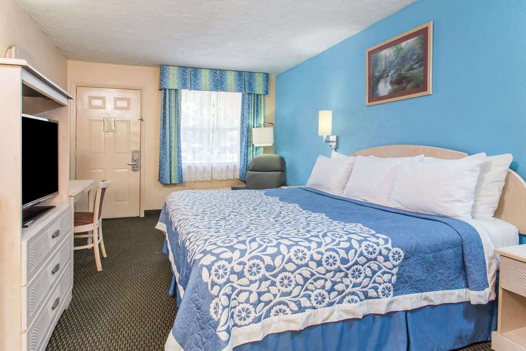 Days Inn by Wyndham Bradenton I 75 - photo 12