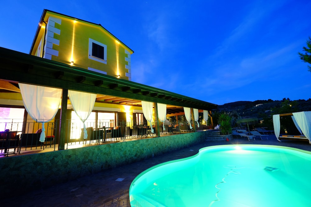 Borgo del Nespolo — 4-Star Luxury Hotel in Peschici, Italy
