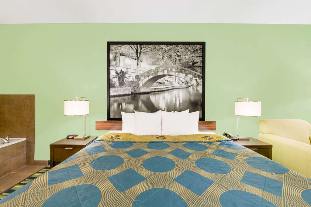 Super 8 by Wyndham Cotulla TX - photo 12