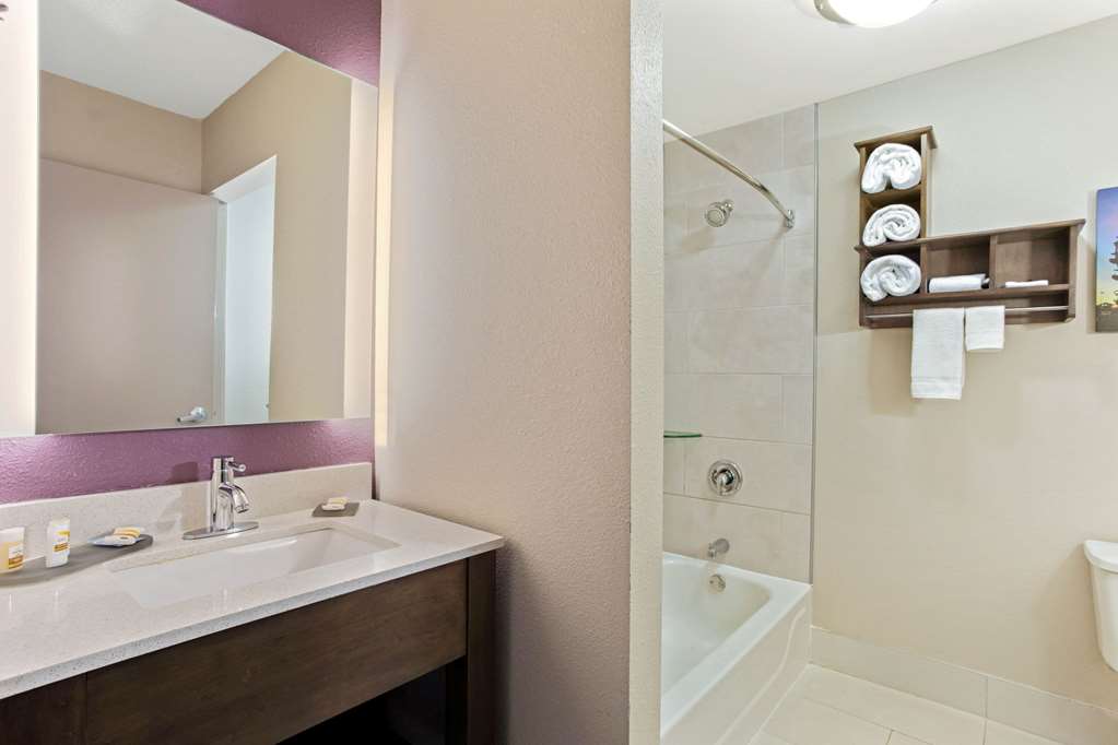 La Quinta Inn & Suites by Wyndham Hopkinsville - photo 19