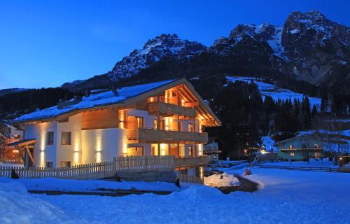 Tarlack Appartements Hütten 1a — 4-Star Luxury Hotel in Leogang, Austria