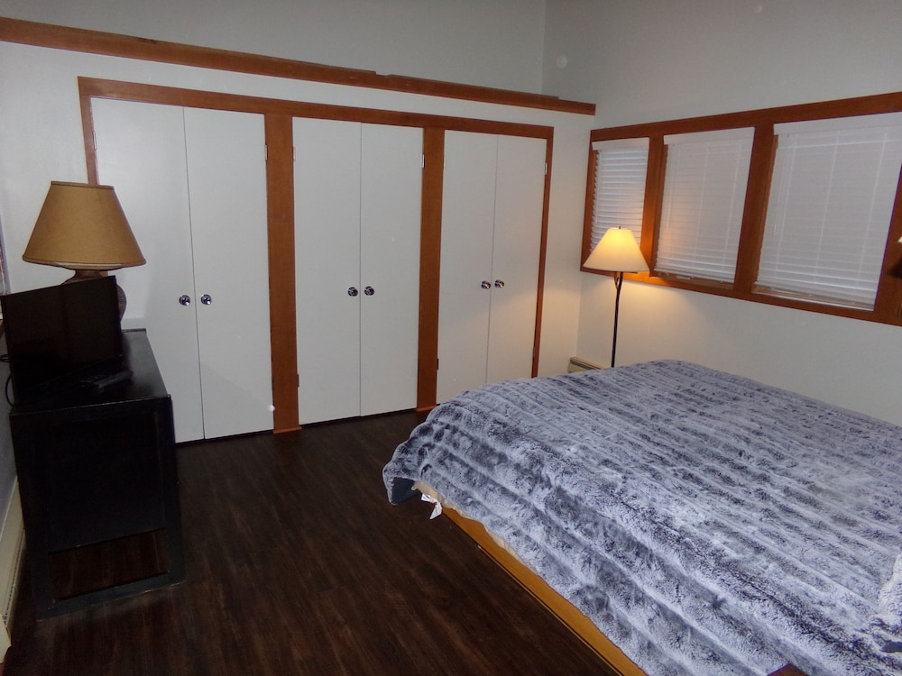 Tennis Townhome 2 Bed 2.5 Bath - photo 5