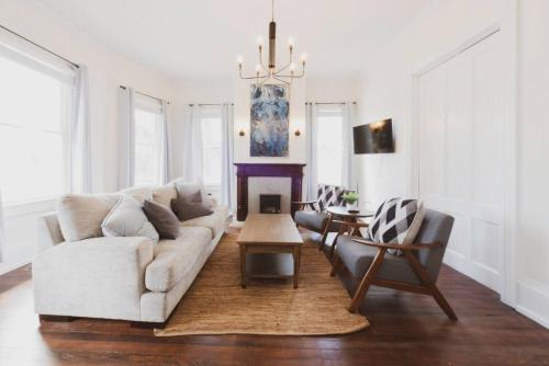 3BDR Modern Downtown Gem Walk to Forsyth Park in Savannah, United States