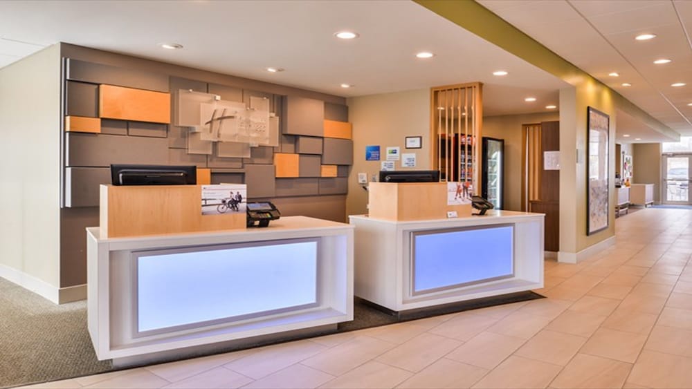 Holiday Inn Express & Suites Parkersburg East by IHG - photo 33