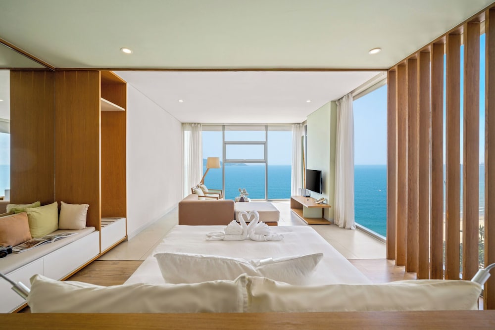 Signature Luxury Village — 4-Star Luxury Hotel in Son Tra, Vietnam
