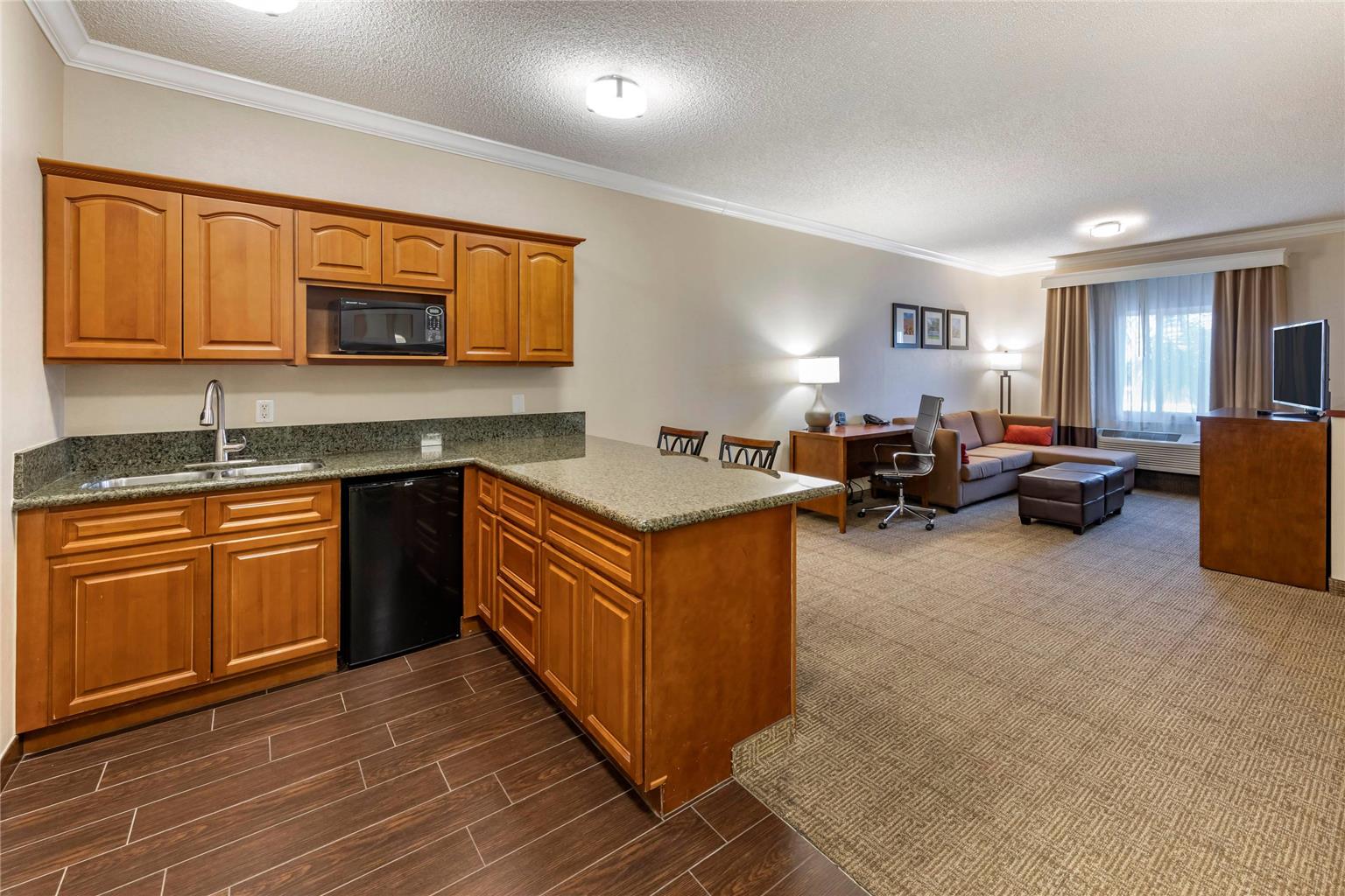 Comfort Suites Near Six Flags Magic Mountain - photo 11