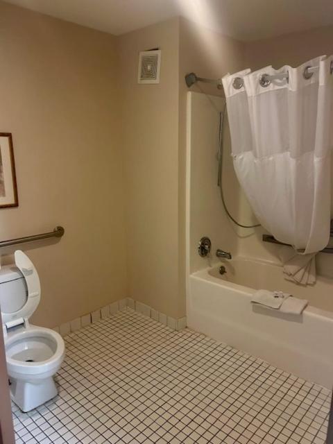 Baymont by Wyndham Battle Creek I 94 - photo 15