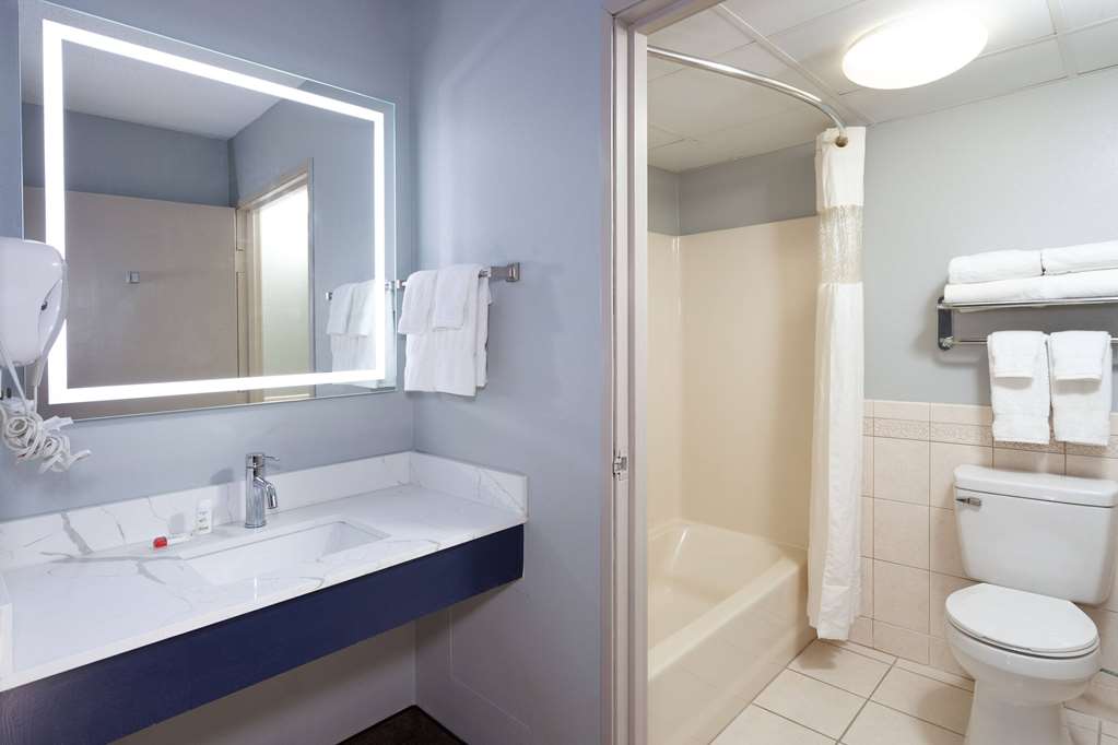 AmericInn by Wyndham Peoria - photo 35