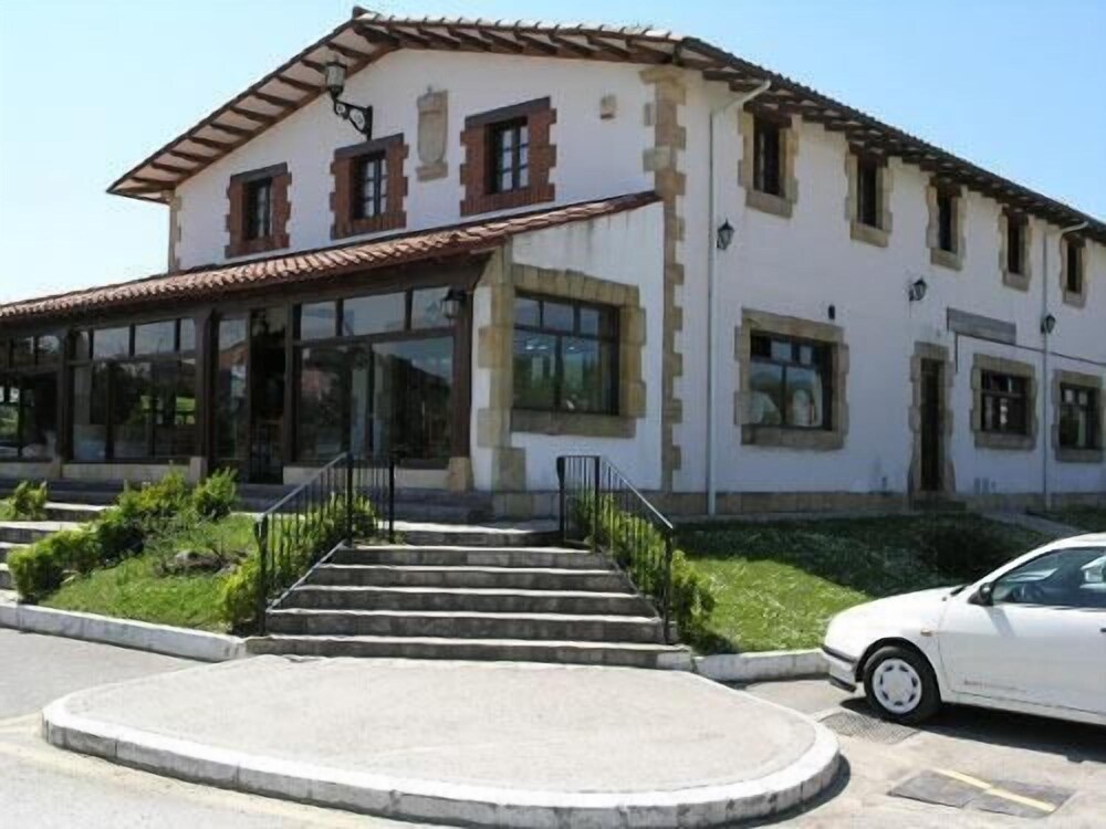 Hotel Costa San Juan De La Canal — hotel in Santa Cruz De Bezana