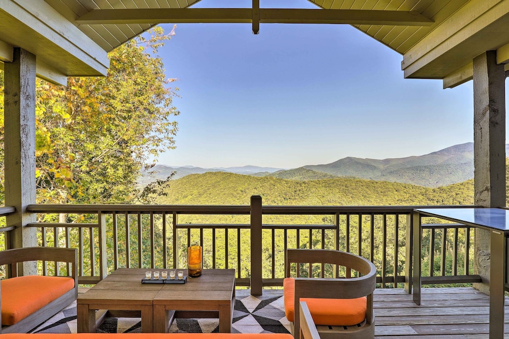 Surrounded by Natl Forest Condo with Majestic View — 4-Star Luxury Hotel in Burnsville, United States