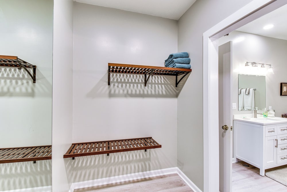 Lake Keowee Resort Condo: Pool Beach Golf Access in Salem, United States