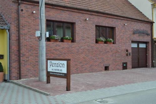 Penzion Vinarský dvorek — hotel in Velke Nemcice