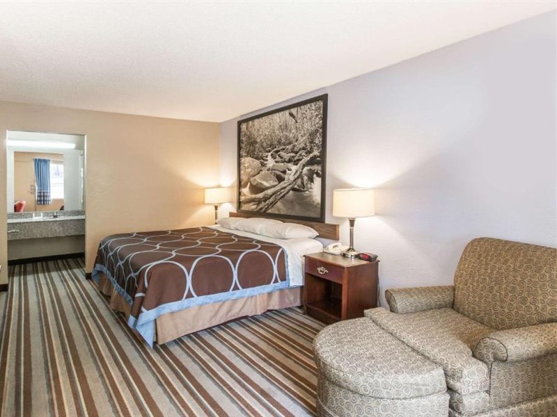 Super 8 by Wyndham Caryville TN - photo 9