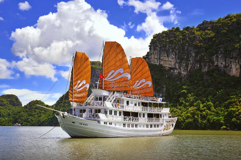 Paradise Peak Cruise — 5-Star Luxury Hotel in Ha Long, Vietnam