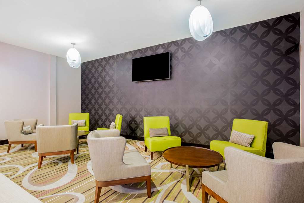 La Quinta Inn & Suites by Wyndham McAllen Convention Center - photo 5