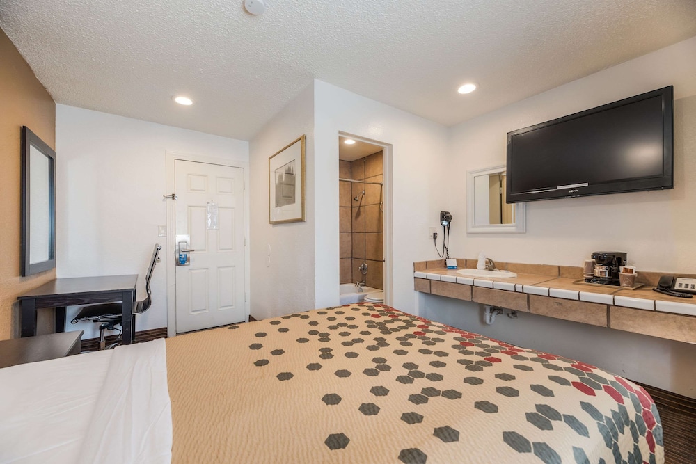 Rodeway Inn Flagstaff Downtown - photo 25