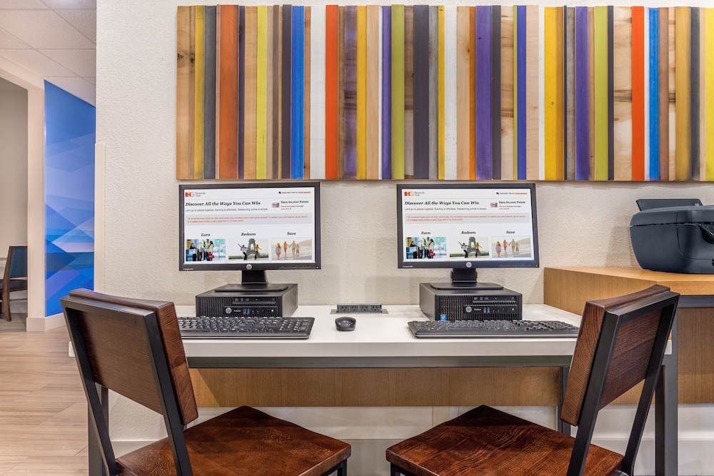 Holiday Inn Express & Suites Eau Claire North by IHG - photo 27