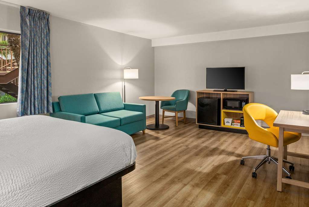 Days Inn & Suites by Wyndham Artesia - photo 37