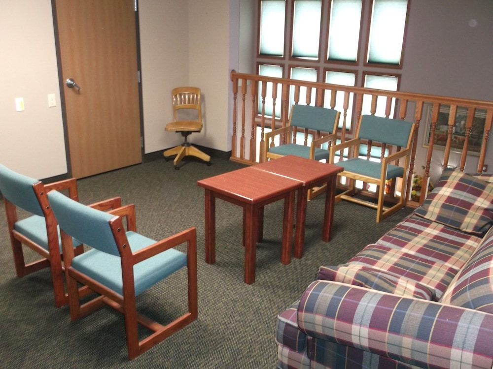 De Smet Super Deluxe Inn and Suites - photo 33