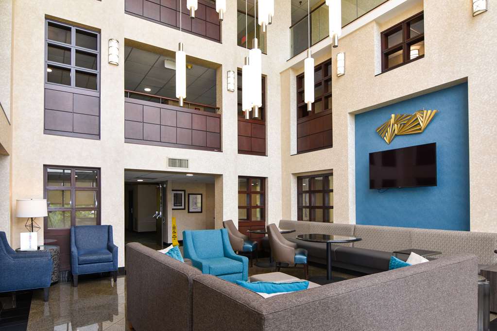 Best Western Plus Indianapolis North at Pyramids - photo 3