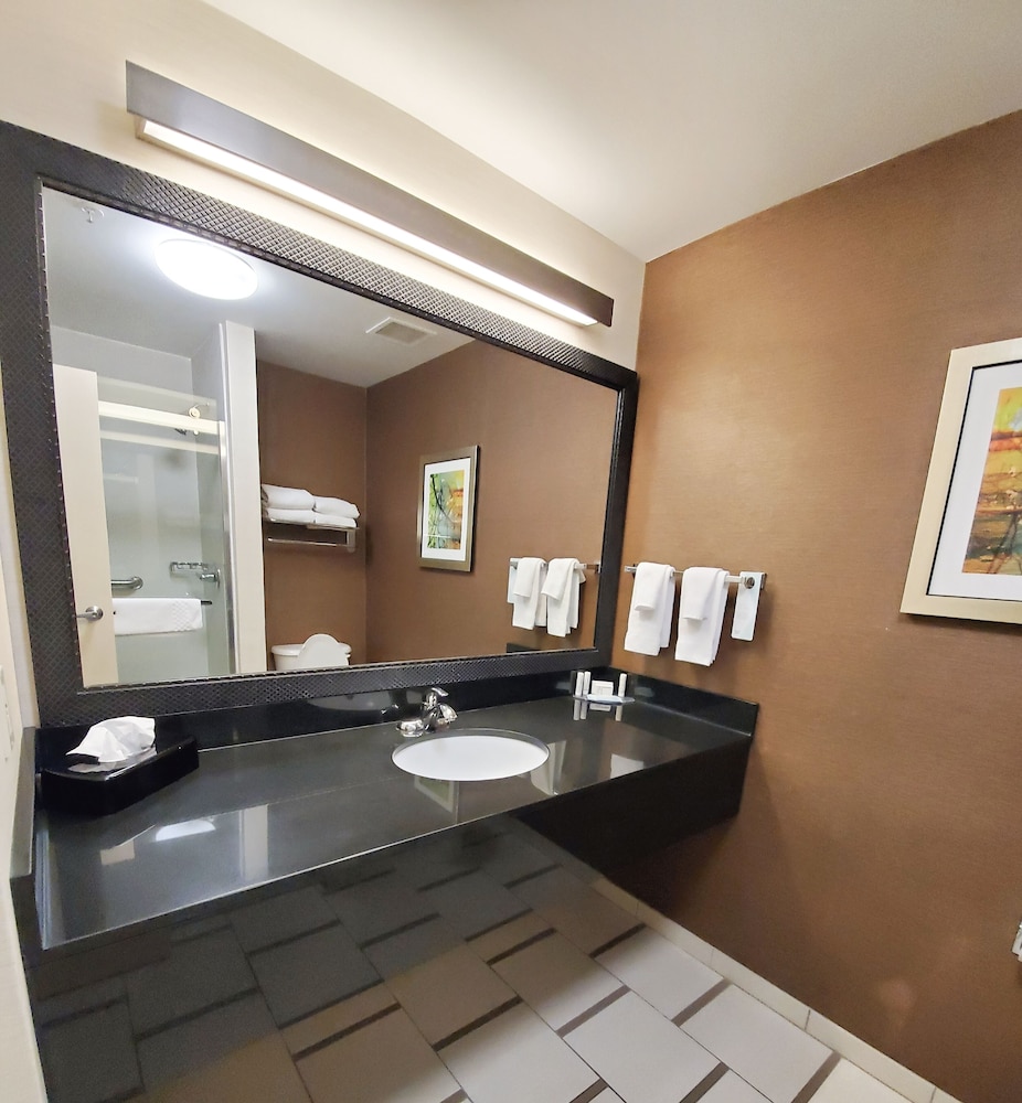 Fairfield Inn & Suites by Marriott Cleveland Avon - photo 14