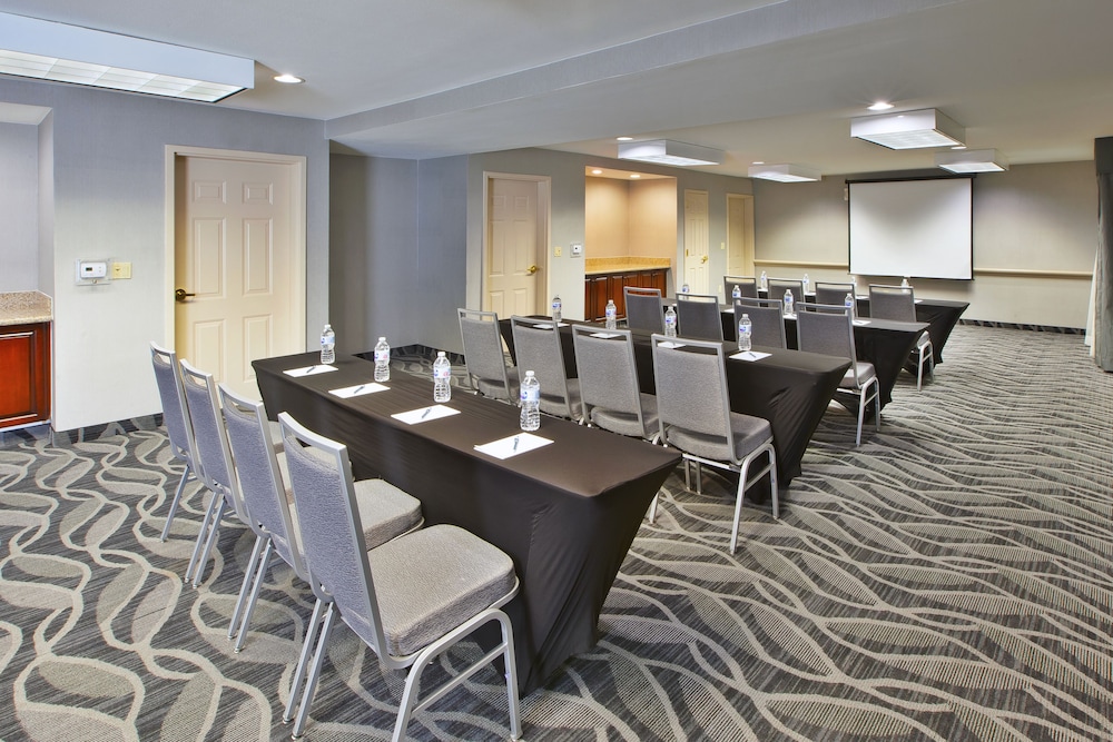Homewood Suites by Hilton Newark Cranford - photo 45