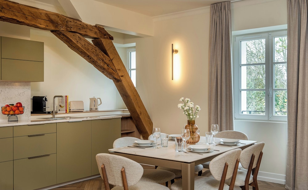 L’Horloge Appart’Hotel in Montevrain, France
