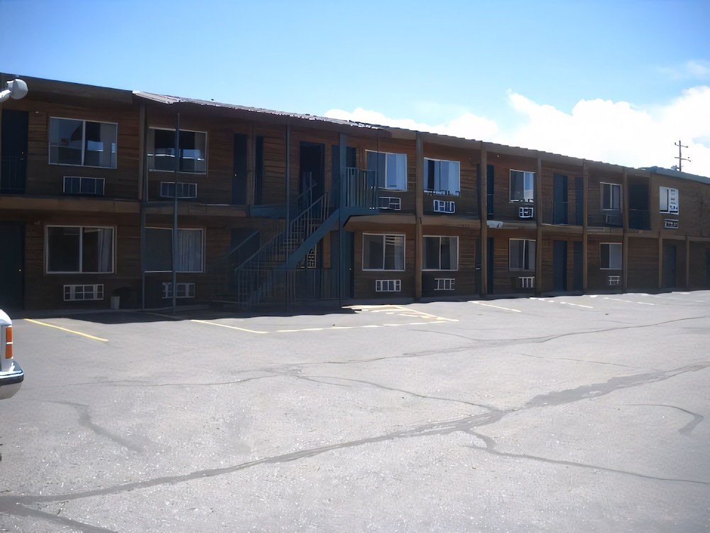 Yellowstone Country Inn - photo 47