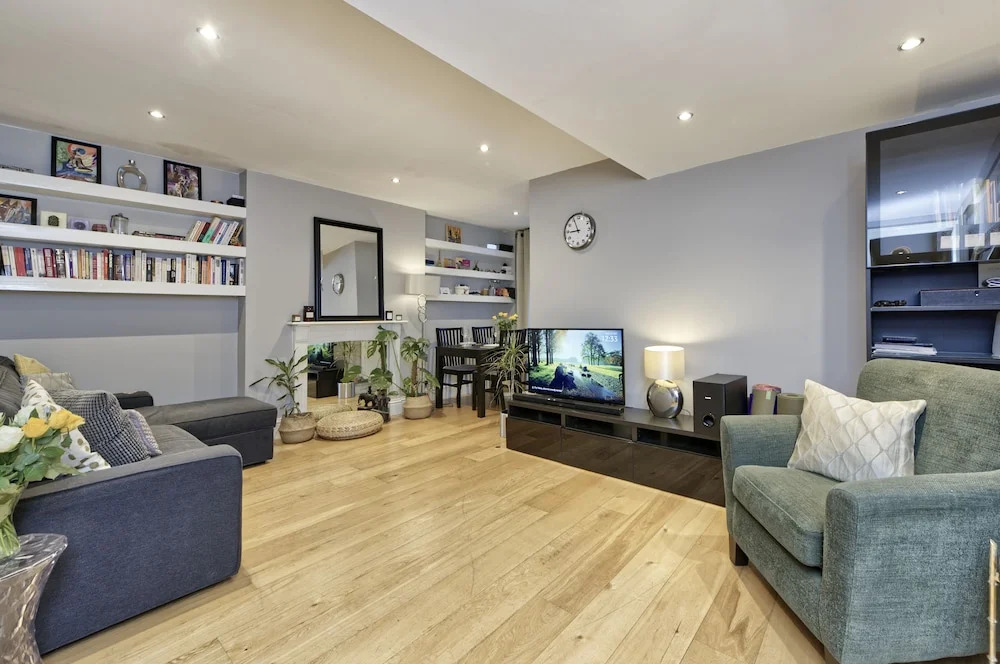 Spacious Pimlico Apartment by Underthedoormat — 4-Star Luxury Hotel in London, United Kingdom