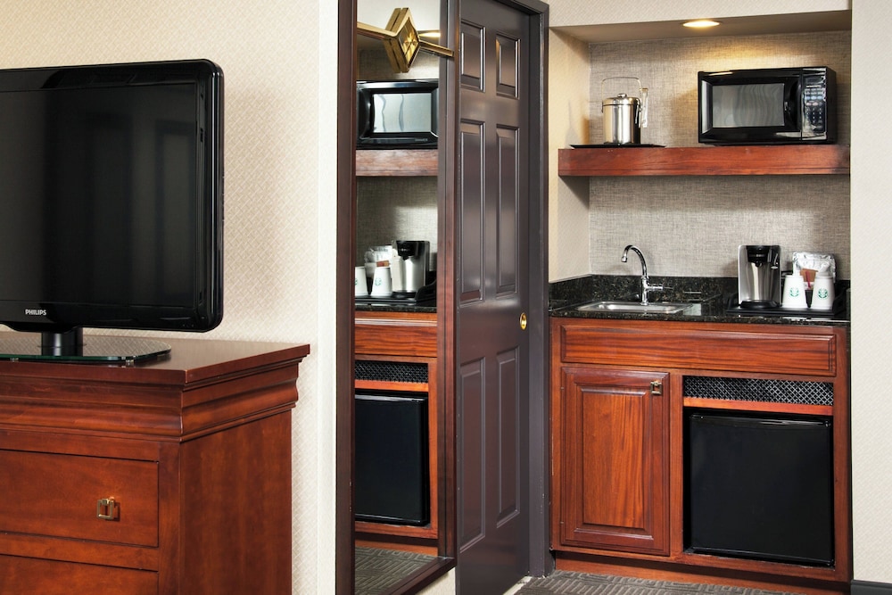 Sheraton Fairplex Suites & Conference Center - photo 29