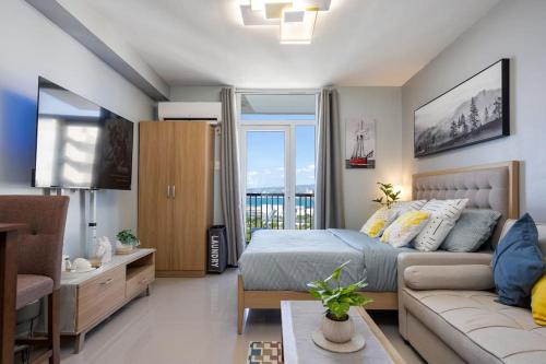Azure Haven Near Airport Hot Shower Cozy with Balcony 16th Flr unit 1623 bldg 102 — 4-Star Luxury Hotel in Lapu-Lapu City, Philippines